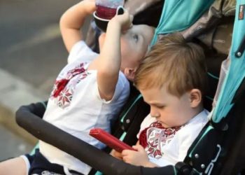 Время, проведённое за экраном, приводит к задержке развития у детей младше 4 лет