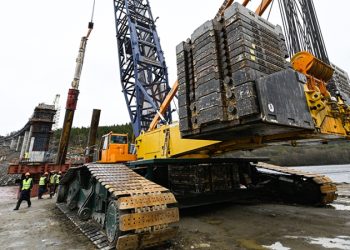 Мост через реку Лену в Якутии достроят до 2028 года