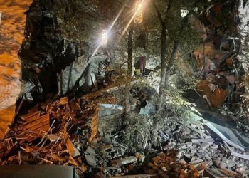 В Астрахани частично обвалилась пятиэтажка. Погиб один человек