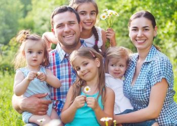 В ГД предложили выдавать родителям по 15 тысяч рублей с началом учебного года