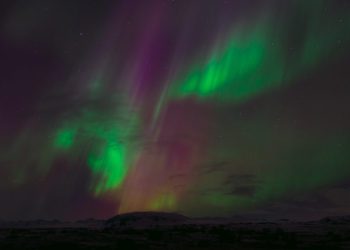 Жители многих регионов РФ наблюдали полярное сияние