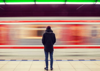 Человек чудом выжил в катастрофе, познал потусторонний мир и обрёл новую жизнь