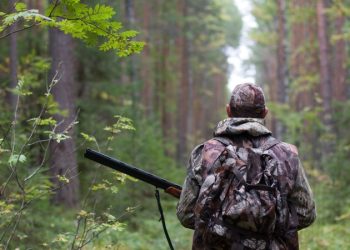 В Челябинской области егерь подстрелил на охоте школьницу