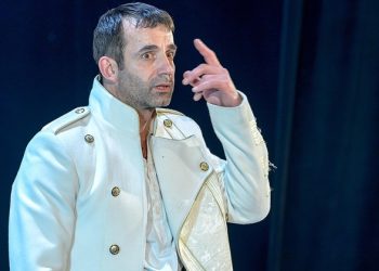 Певцов и Хаирова стали жертвами мошенников