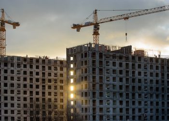 Порядка 560 тыс. кв. м жилья ввели с начала года в Петербурге