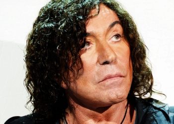 Леонтьев ушел не один