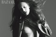Популярная 21-летняя модель обнажила грудь на фото для журнала