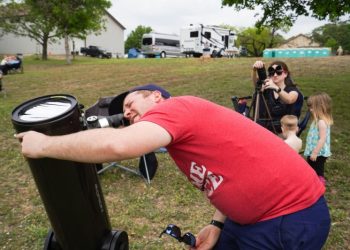 Солнечное затмение увидели более 32 млн жителей Земли (фото, видео)