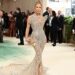 54-летняя Дженнифер Лопес пришла на Met Gala в прозрачном наряде