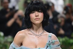 Стилисты назвали лучшие и худшие наряды звезд на Met Gala