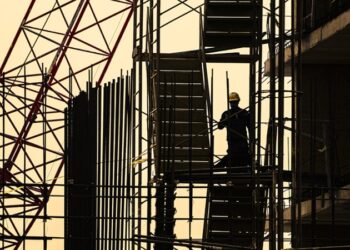 В Санкт-Петербурге четыре рабочих пострадали на стройке из-за обрушения опалубки