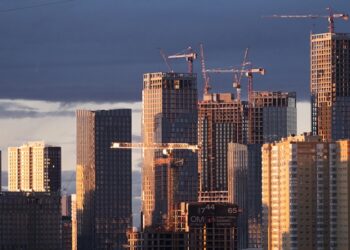 Хуснуллин объяснил влияние ключевой ставки на объемы строительства в РФ