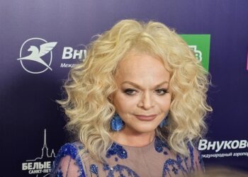 Долина против дресс-кода для артистов