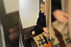 Рената Литвинова показала фото с сумкой за 367 тысяч рублей