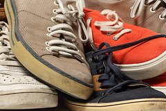 Российский стилист назвал стаптывание обуви новым трендом