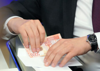 Четырех человек подозревают во взятках при заключении контрактов с Минобороны