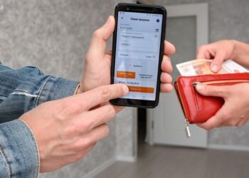 Почему мошенники атакуют звезд?