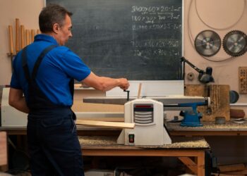 Фрезерная резка фанеры: особенности процесса и как получить точные детали