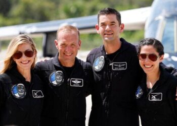 SpaceX осуществила первый в истории частный выход в открытый космос