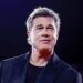 60-летнего Брэда Питта на фото папарацци высмеяли в сети фразой «раб моды»