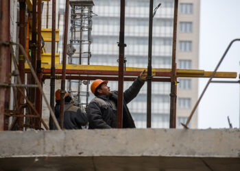 Строительство 12 новых школ завершат в Якутии до конца года