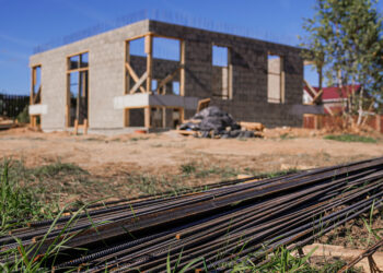 Названа стоимость сотки земли под индивидуальное жилищное строительство в России