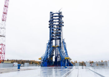 Замминистра обороны РФ проверил развитие инфраструктуры на космодроме Плесецк