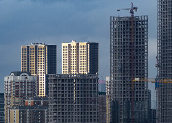 Собянин оценил вклад программы реновации в сокращение углеродного следа столицы