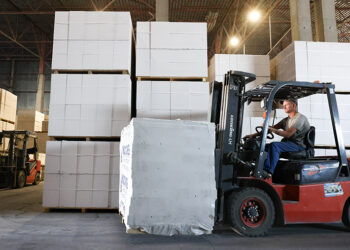 В РФ снизили использование импортных стройматериалов при возведении соцобъектов