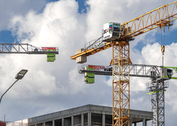 Эксперты объяснили продажу девелоперами участков под застройку