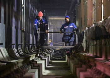 В Петербурге назвали причины медленного строительства метро