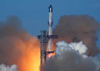 Ракета SpaceX развалилась на части во время испытательного полёта