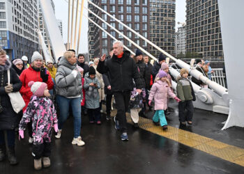 Собянин открыл велопешеходный мост через старое русло Москвы-реки