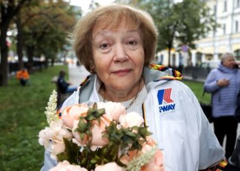 Елена Санаева: «Все меня знают как Лису Алису»