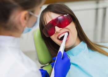 Отбеливание зубов — всё, что вам необходимо знать о способах и безопасности этой процедуры.