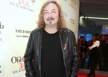 Николаев требует миллион за фразу «Выпьем за любовь»