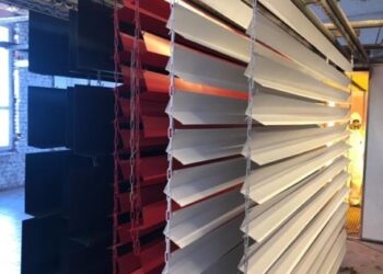 Защита фасадов от воды с оцинкованными отливами — как выбрать и установить