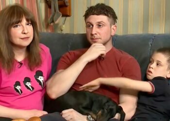 Сын Семеновой работает кладовщиком на складе