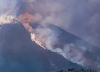 Что такое «стромболианское извержение»? Вулканолог объясняет, что произошло на горе Этна