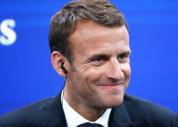 Битва за правду: Макроны решили судиться за слова о том, что первая леди родилась мужчиной