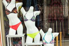 В женских слитных купальниках 18 брендов нашли нарушения