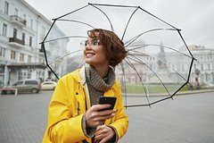 Россиянам раскрыли способ модно одеться в дождь