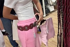 Неожиданно вернувшийся в моду аксессуар из прошлого напугал 30-летних