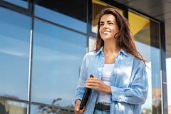 Стилист назвала россиянам самые модные сочетания цветов летом 2025 года