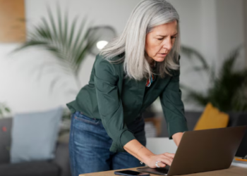 Работа после 45: как компании меняют подход к возрастным кандидатам