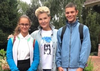 Суханкина скрывала от детей, что она певица