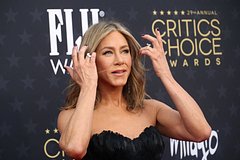 Дженнифер Энистон высказалась о возвращении в моду трендов 1990-х