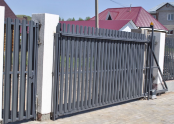 Откатные ворота под ключ: надежность и комфорт для современного дома