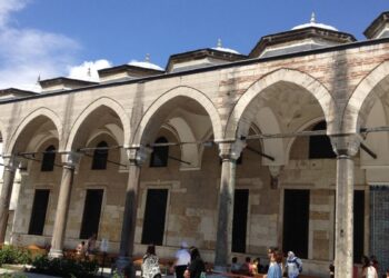 Клиники переполнены: что скрывает Минздрав Турции и что нужно знать россиянам