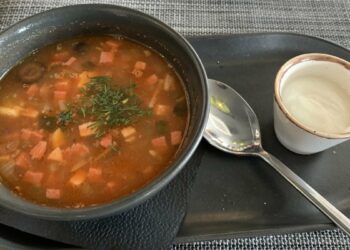 Застыло в Советской эпохе: поход в это заведение Абхазии стал последней чашей терпения для россиян